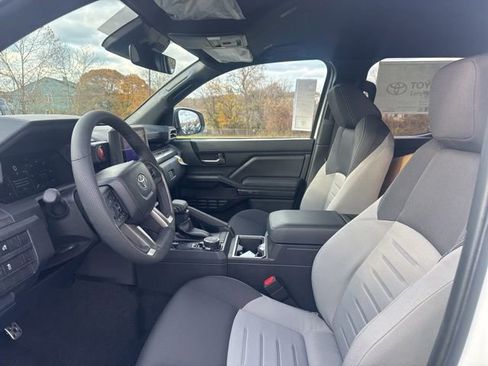 Used 2025 Toyota Tacoma TRD Sport image 10