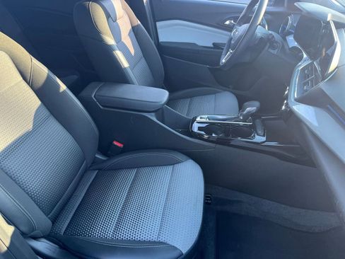 Used 2025 Chevrolet Trax LT image 30