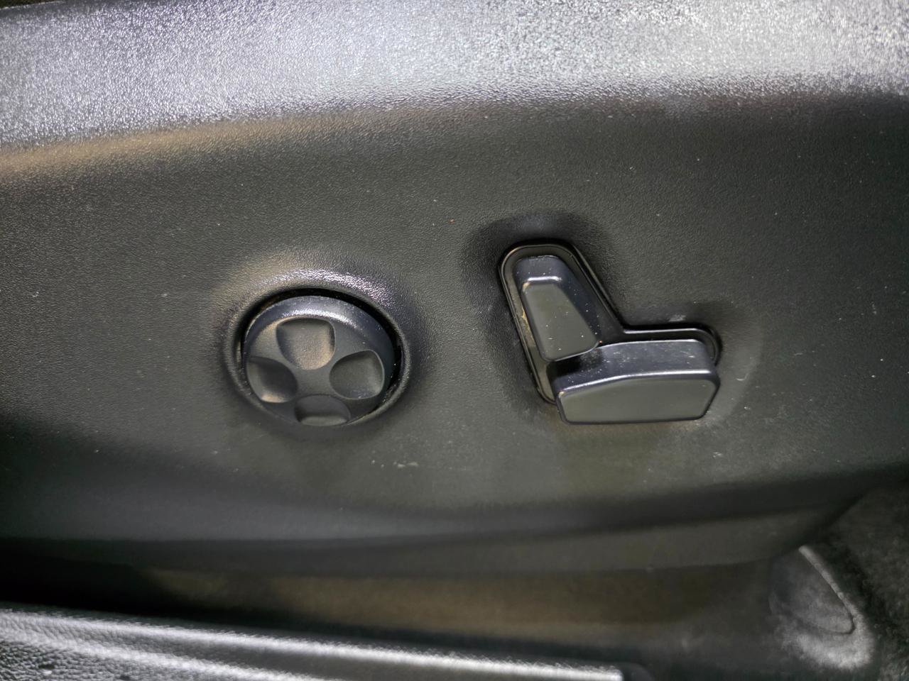 Used 2019 Chrysler Pacifica Limited w/ Advanced Safetytec Group FWD image 29