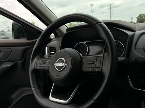 Used 2023 Nissan Rogue SV w/ SV Premium B Package image 8