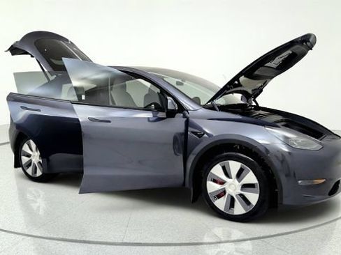 Used 2023 Tesla Model Y Long Range AWD/4WD image 11