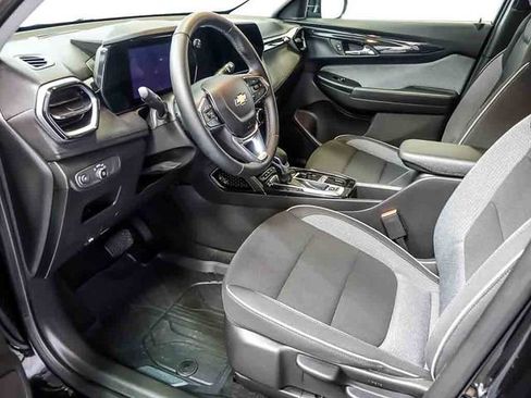 Certified 2024 Chevrolet TrailBlazer LT w/ LT Cold Weather Package FWD image 10