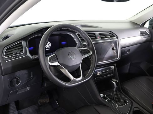 Used 2023 Volkswagen Tiguan SE w/ Panoramic Sunroof Package image 28