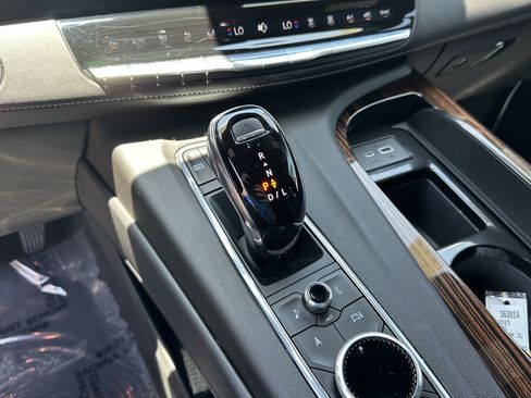 Used 2023 Cadillac Escalade ESV Premium Luxury AWD/4WD image 29