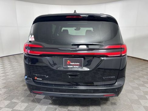 Used 2025 Chrysler Pacifica Limited FWD image 5