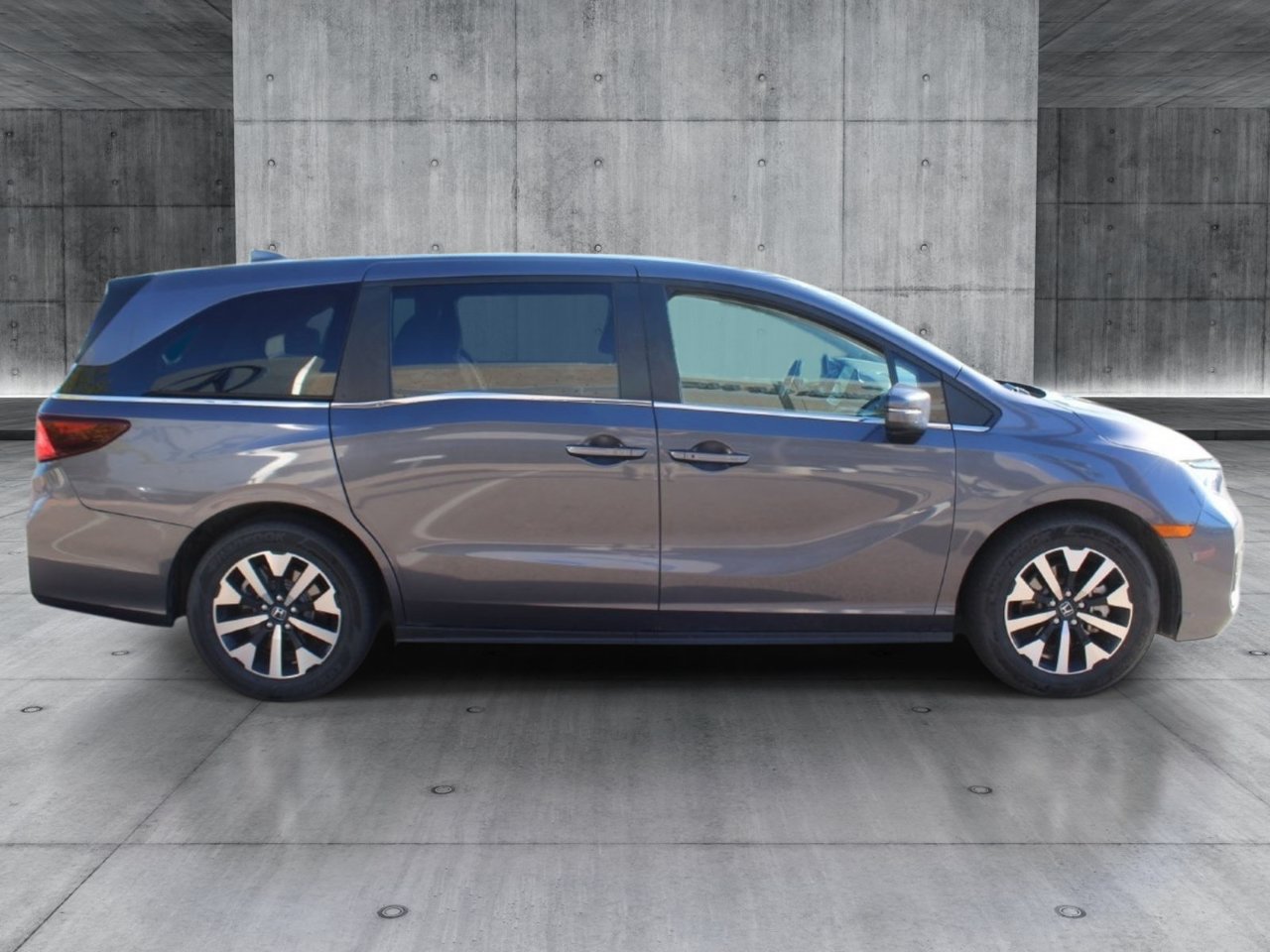 Used 2025 Honda Odyssey EX-L image 7