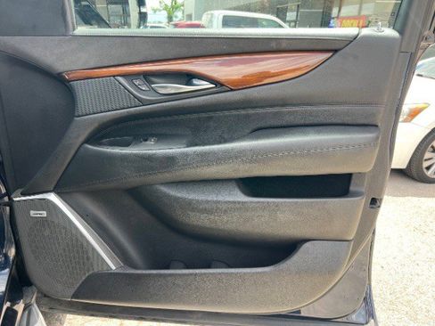 Used 2018 Cadillac Escalade Luxury AWD/4WD image 15