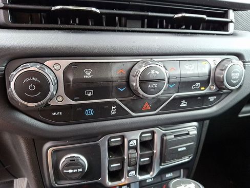 Used 2024 Jeep Wrangler Unlimited Rubicon 4xe image 15