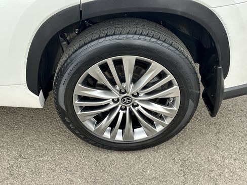 Used 2022 Toyota Highlander Platinum image 25