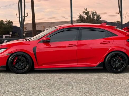 Used 2017 Honda Civic Type R image 4