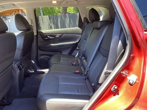 Used 2019 Nissan Rogue SL w/ Premium Package AWD/4WD image 18