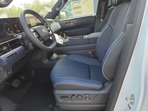 New 2026 INFINITI QX80 4WD w/ Sport Exterior Package image 4