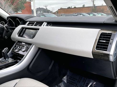 Used 2016 Land Rover Range Rover Sport HSE image 24