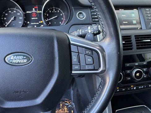 Used 2017 Land Rover Discovery Sport SE image 29