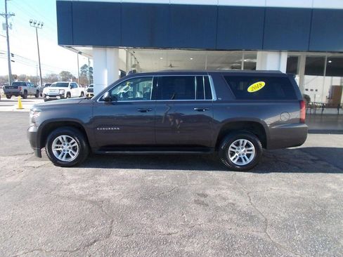 Used 2018 Chevrolet Suburban LT image 6