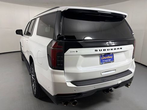 Used 2025 Chevrolet Suburban Z71 AWD/4WD image 6