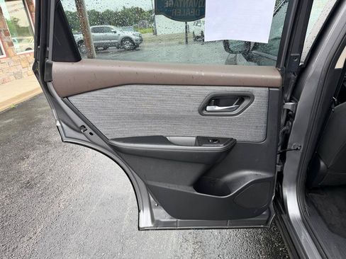 Used 2023 Nissan Rogue SV AWD/4WD image 16