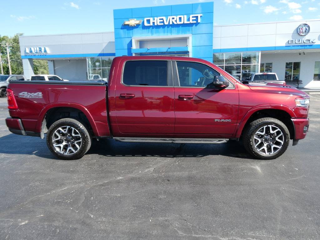 Used 2025 RAM 1500 Laramie w/ Sport Appearance Package AWD/4WD image 4