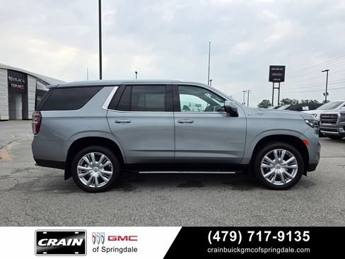 Used 2024 Chevrolet Tahoe High Country AWD/4WD image 9