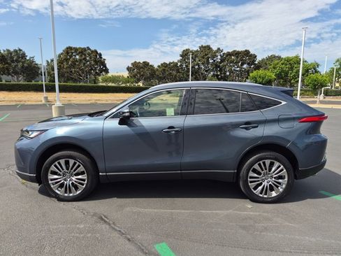 Certified 2022 Toyota Venza XLE AWD/4WD image 9