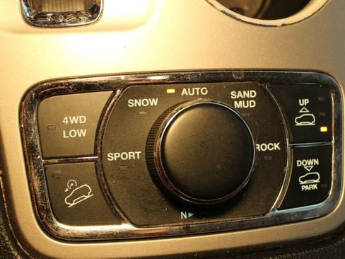 Used 2012 Jeep Grand Cherokee Overland image 29