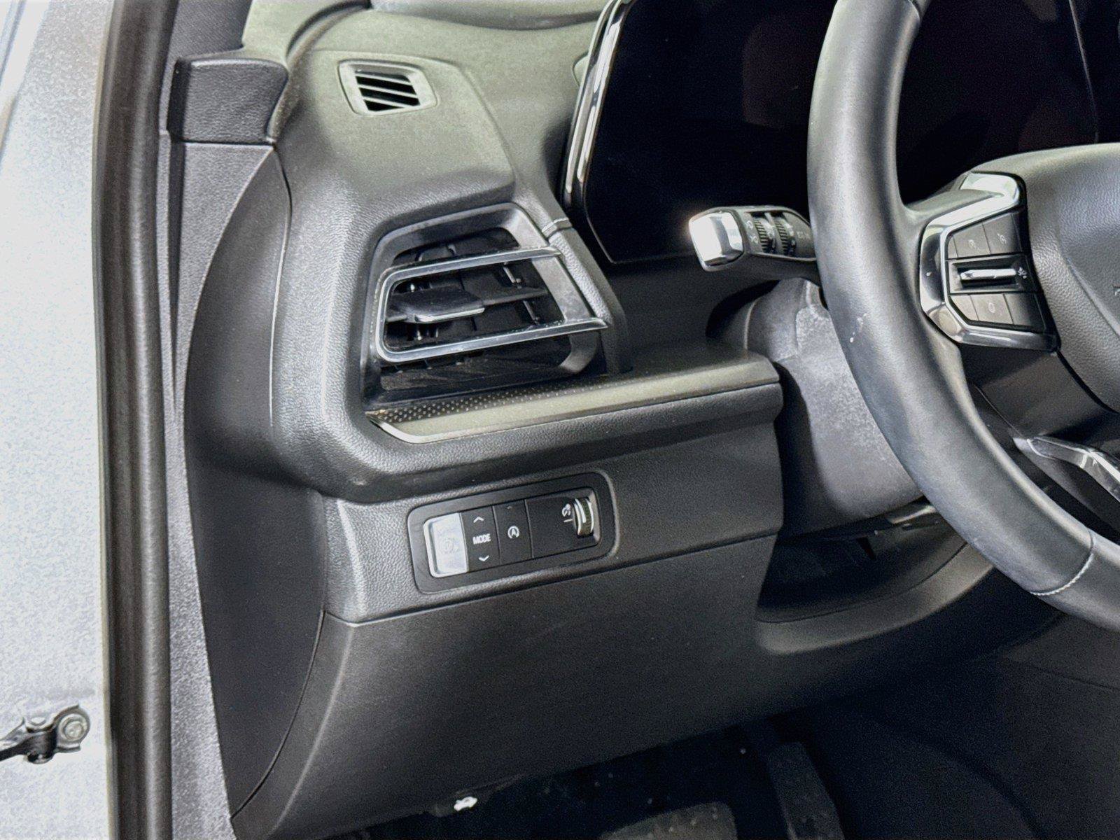 Certified 2026 Chevrolet Traverse LT w/ Driver Confidence Package FWD image 8
