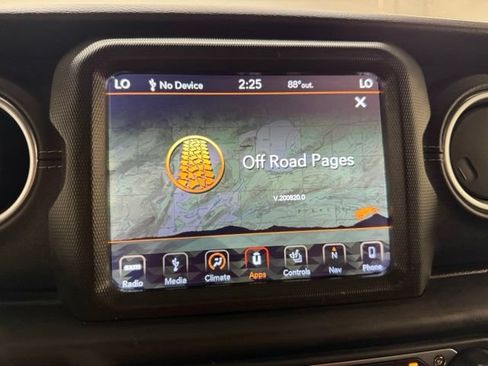 Used 2018 Jeep Wrangler Unlimited Sahara w/ Uconnect 4C Nav & Sound Group AWD/4WD image 20