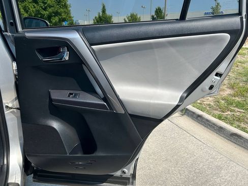 Used 2018 Toyota RAV4 XLE FWD image 27