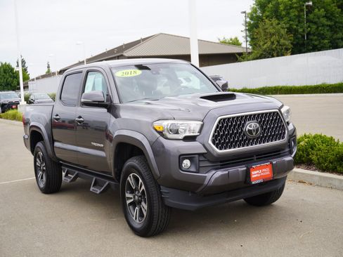 Used 2018 Toyota Tacoma TRD Sport RWD image 1