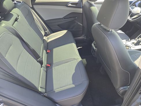 Used 2024 Volkswagen Taos SE w/ Panoramic Sunroof Package FWD image 19
