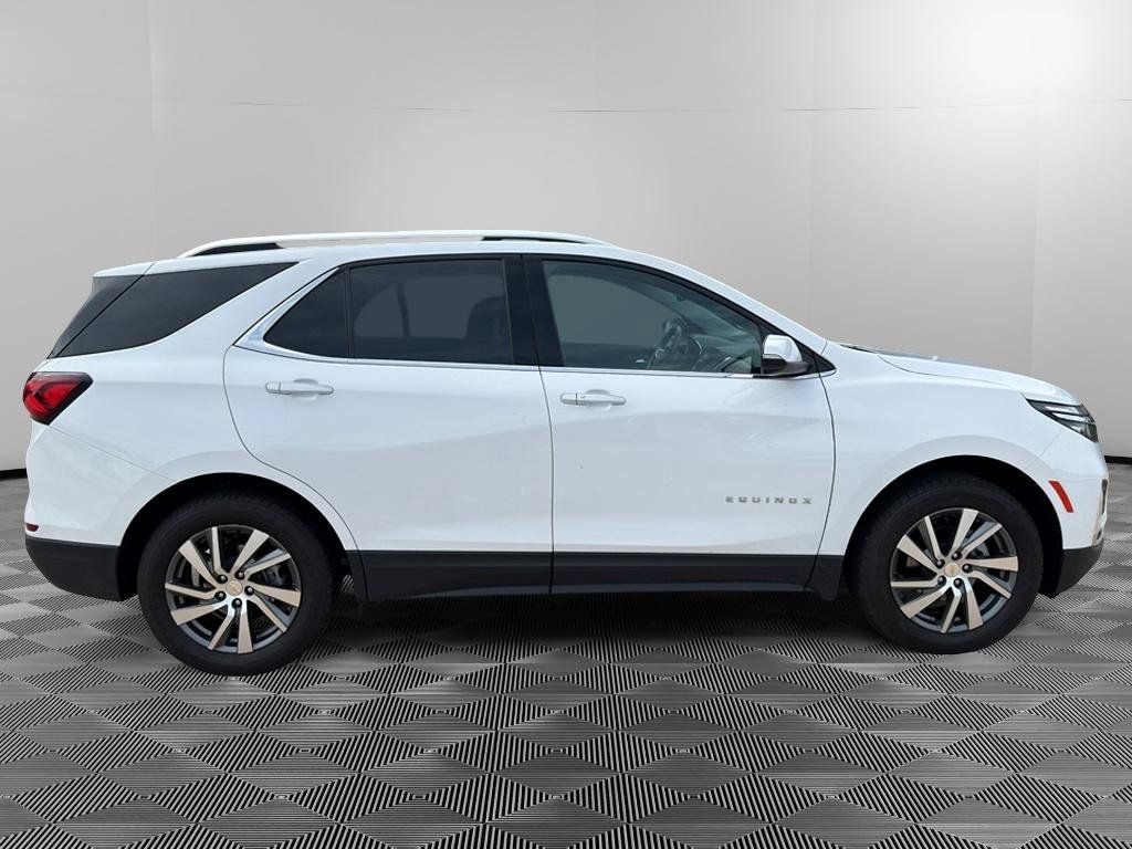 Used 2024 Chevrolet Equinox Premier AWD/4WD image 2