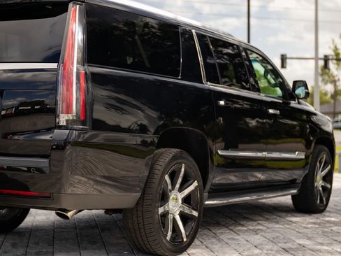 Used 2016 Cadillac Escalade ESV Luxury AWD/4WD image 16