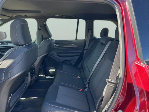 Used 2025 Jeep Grand Cherokee Laredo X w/ Luxury Tech Group I image 28