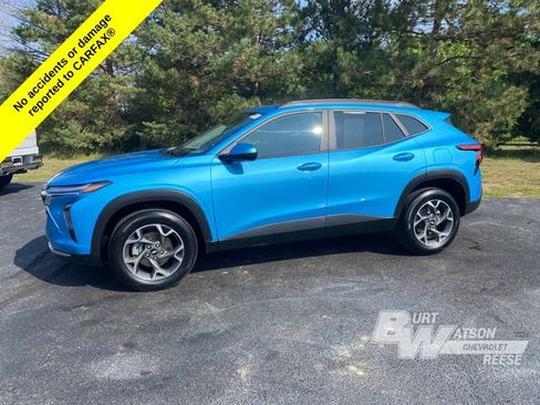 Used 2025 Chevrolet Trax LT FWD image 3