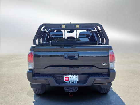 Used 2021 Toyota Tacoma TRD Off-Road AWD/4WD image 4