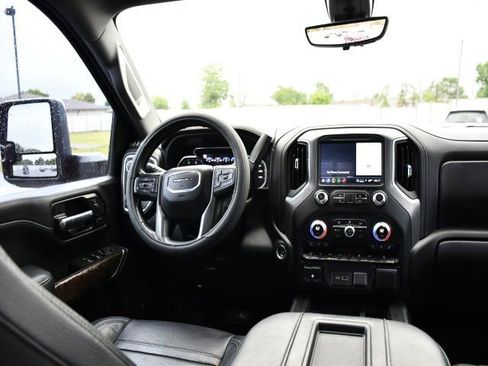 Used 2021 GMC Sierra 3500 Denali w/ Technology Package AWD/4WD image 29