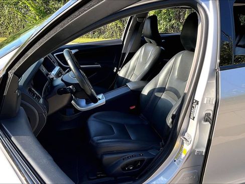 Used 2018 Volvo V60 T5 Cross Country AWD/4WD image 29