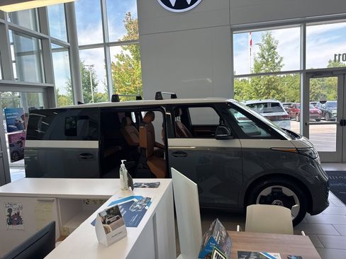 New 2025 Volkswagen ID. Buzz Pro S Plus image 2