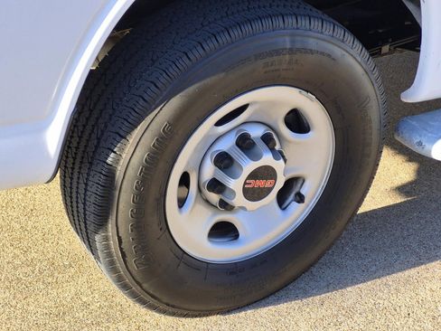 Used 2024 GMC Savana 2500 RWD 2500 135 w/ Driver Convenience Package image 7