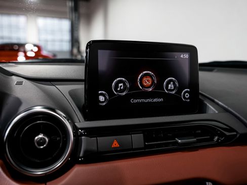 Used 2018 MAZDA MX-5 Miata RF Grand Touring image 12