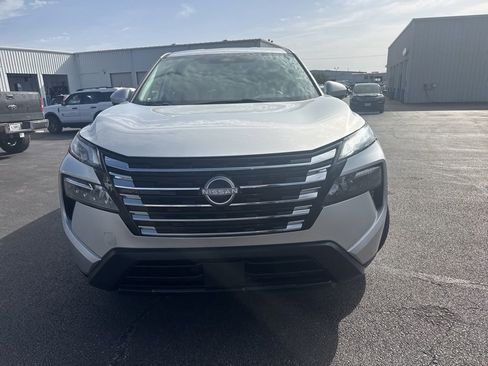 Used 2024 Nissan Rogue SV image 7