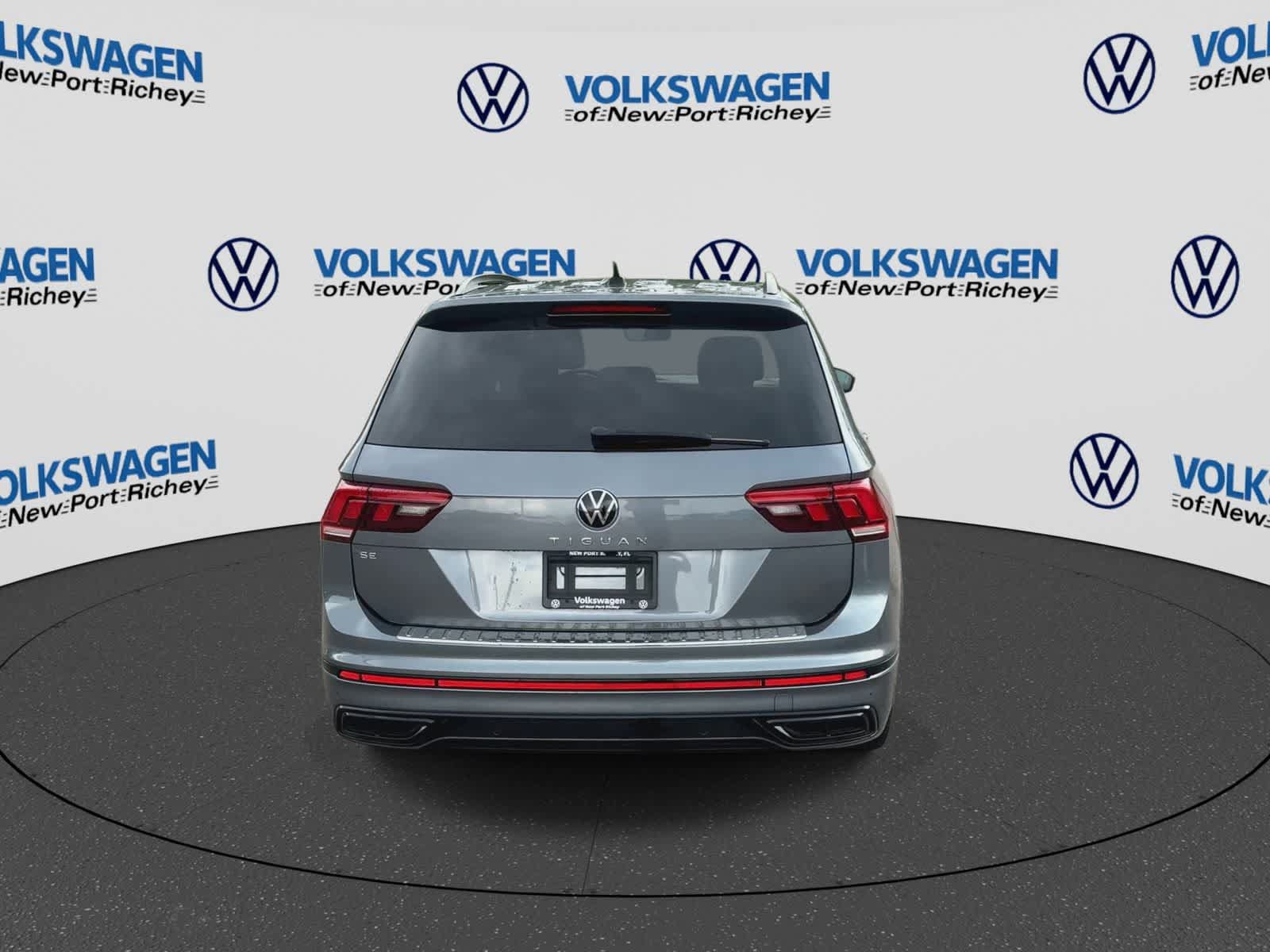 Used 2024 Volkswagen Tiguan SE R-Line FWD image 7