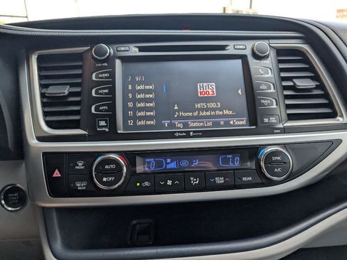 Used 2015 Toyota Highlander Limited FWD image 16