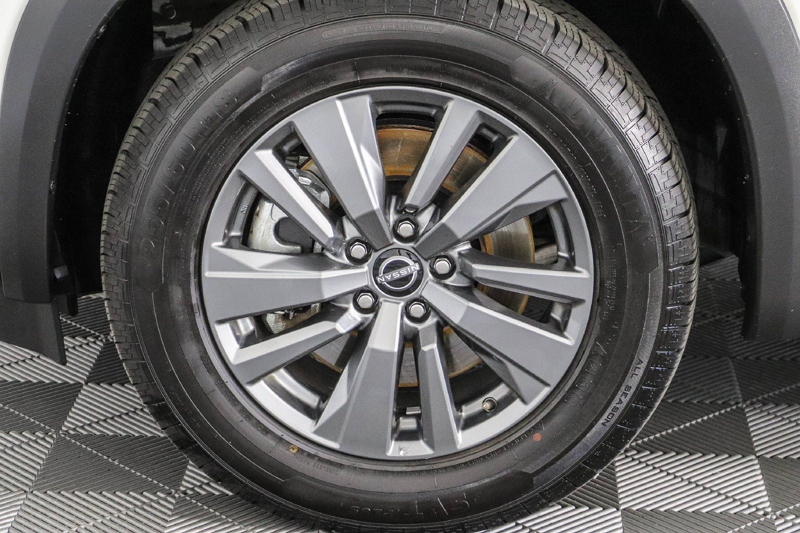 Used 2024 Nissan Pathfinder SV FWD image 11