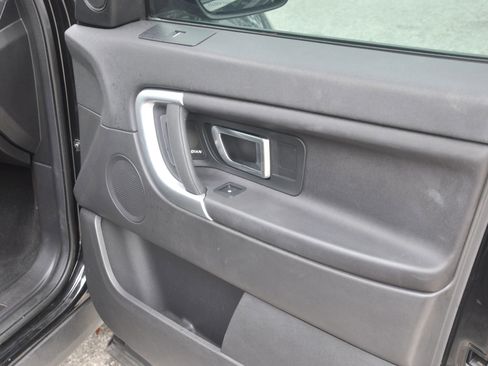 Used 2017 Land Rover Discovery Sport SE image 27