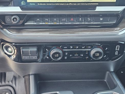 Used 2024 Chevrolet Silverado 1500 LT Trail Boss w/ LT Trail Boss Premium Package AWD/4WD image 28