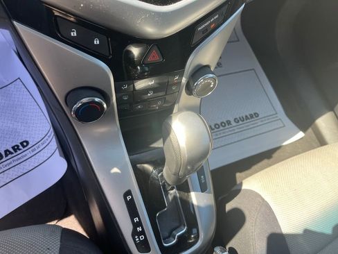 Used 2014 Chevrolet Cruze LS image 16
