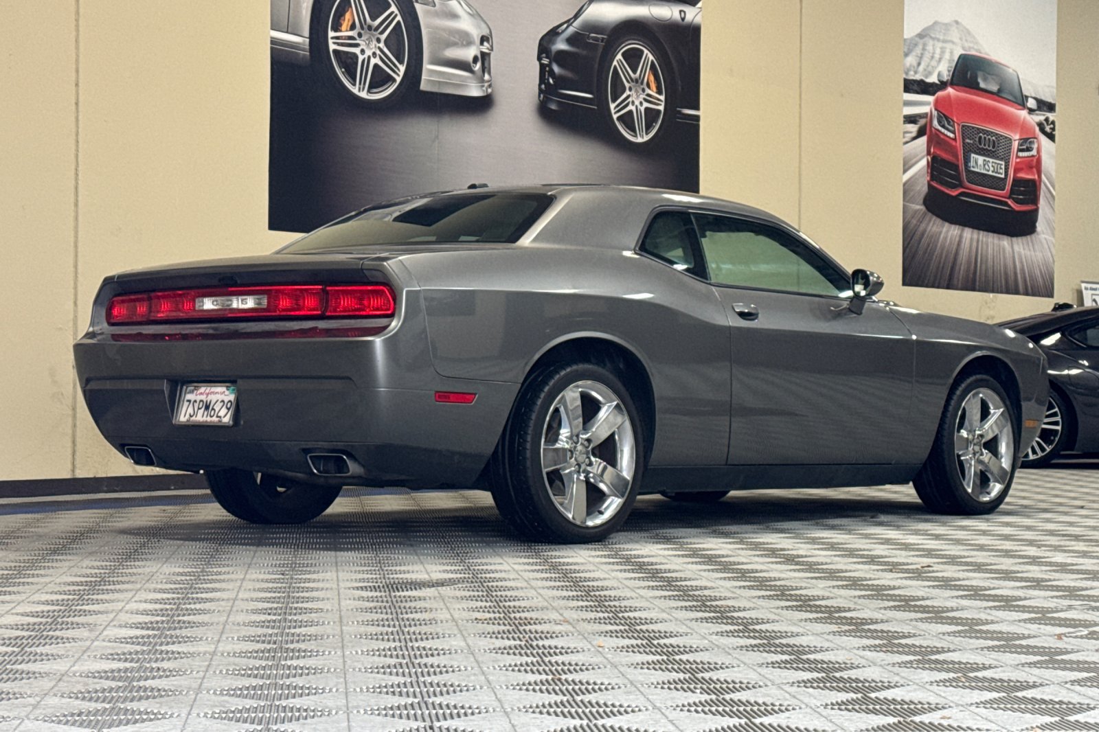Used 2011 Dodge Challenger RWD image 4