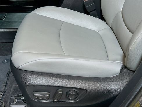 Used 2025 Toyota Sienna XLE image 16