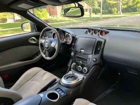 Used 2009 Nissan 370Z Touring w/ Sport Pkg image 15